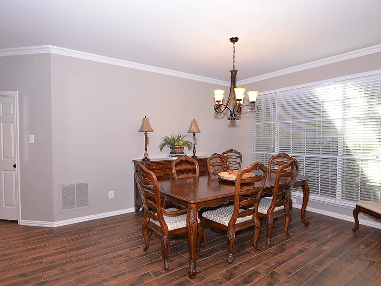 2412 Clearwood Ln — Photo 6