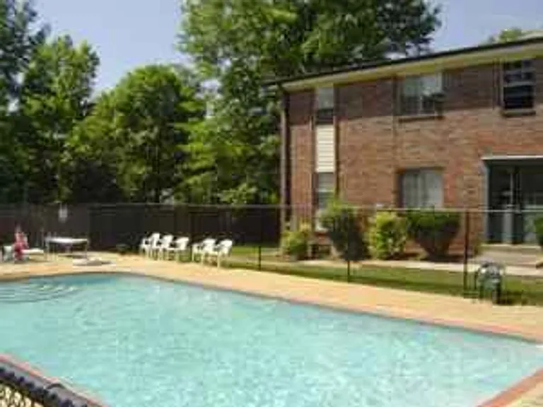 Yorktowne Apartments — Photo 10