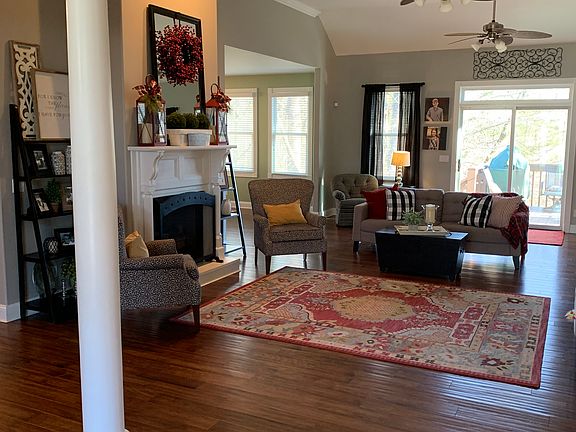 2nd image of 108 Stonebrook Loop