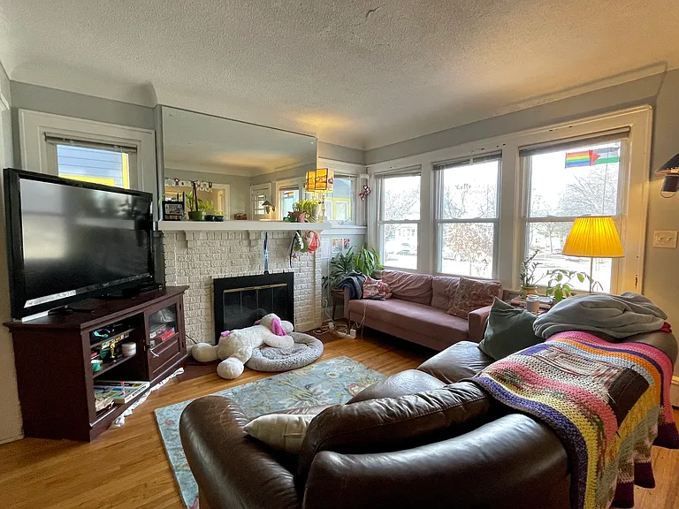 2080 Roblyn Ave — Photo 5