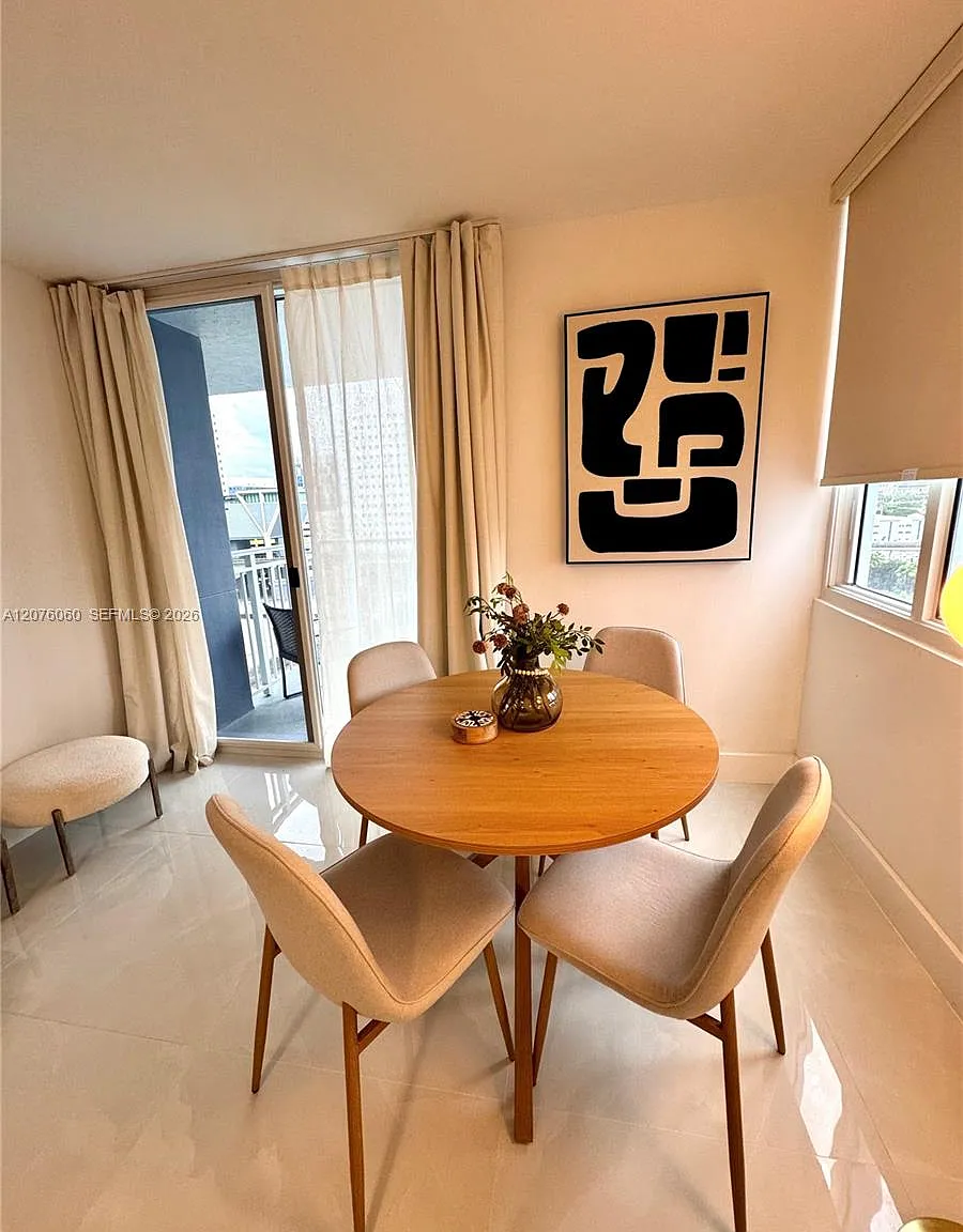 Madison Downtown Condo — Photo 4