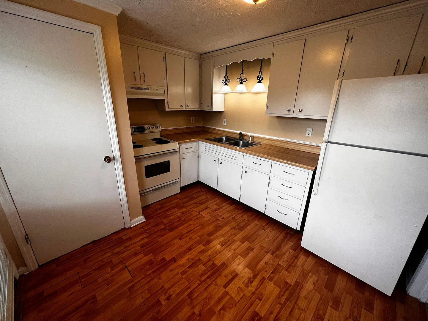 Two Bedroom One Bath Apartment Available in Christiansburg December — Photo 4