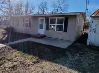 614 College St, Lerna, IL 62440