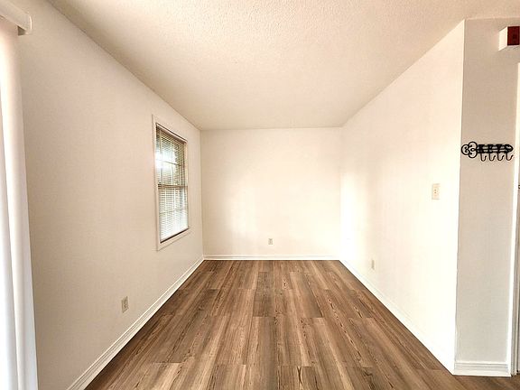 4th image of 204 Georgetown Dr APT B