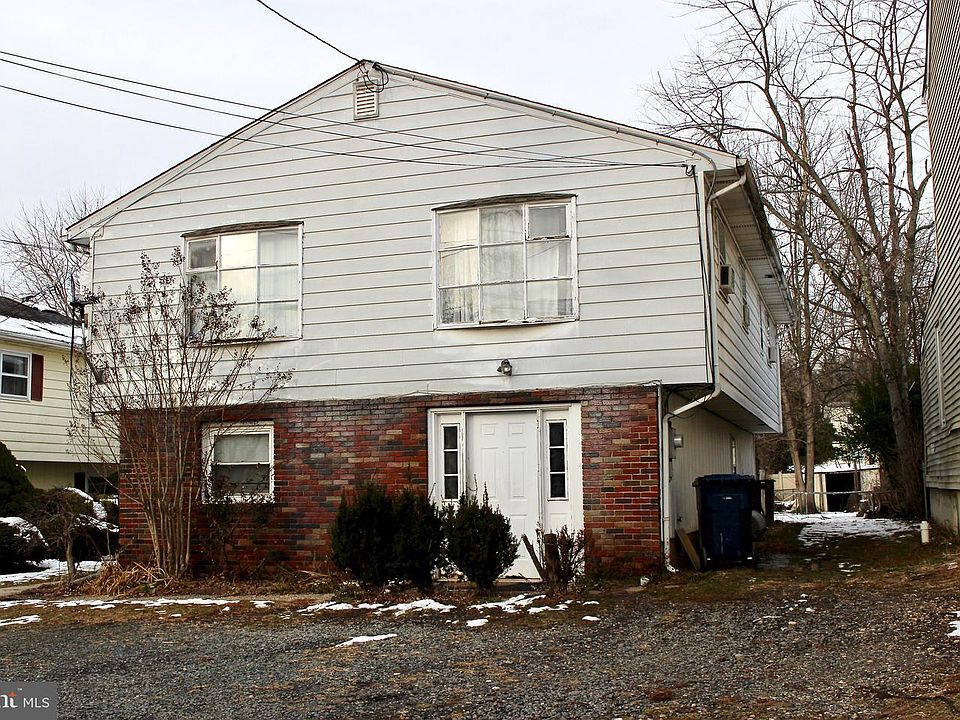 1st image of 92 Betts Ave
