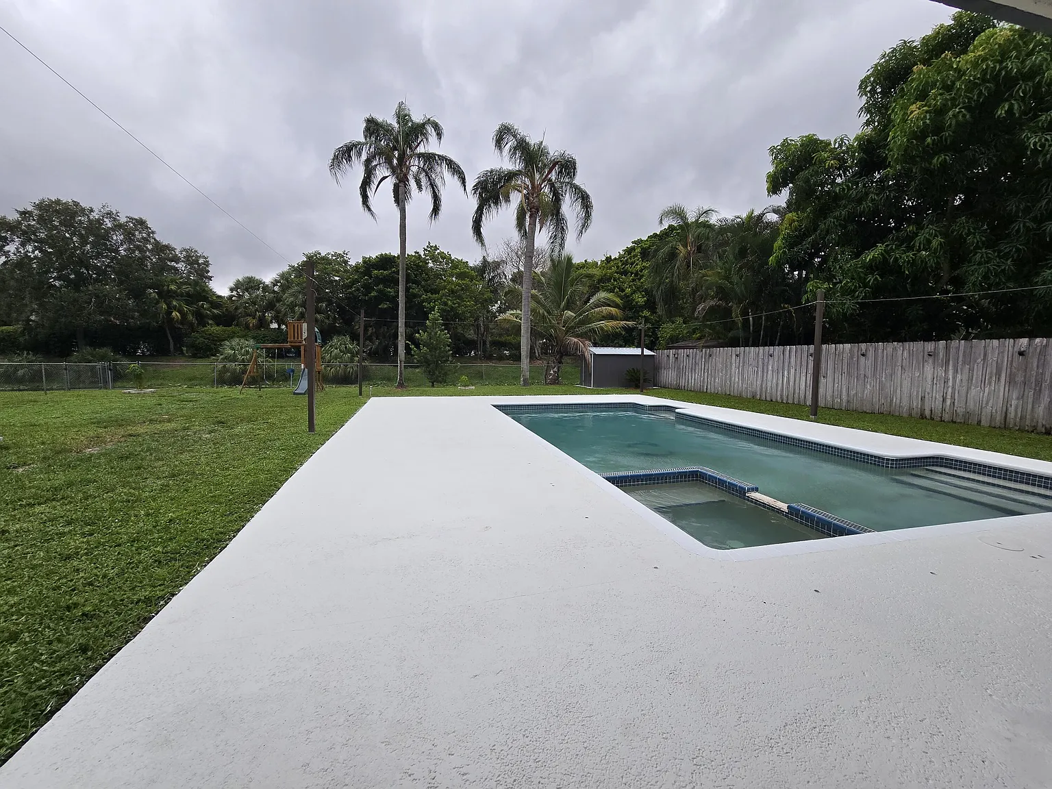 4 bed, 2.0 bath, 1733 sqft, $4,250 — Photo 3