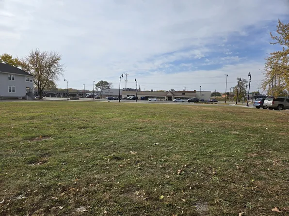 504 S Schuyler Ave, Kankakee, IL 60901