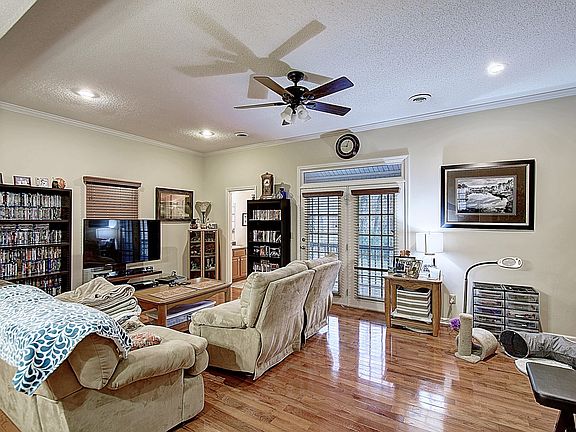 5th image of 33 Oak Leaf Cir #33