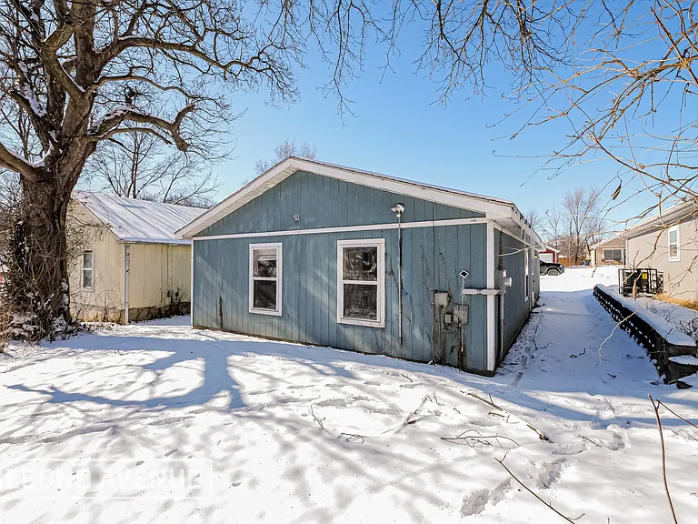 2833 Kensington Ave — Photo 19