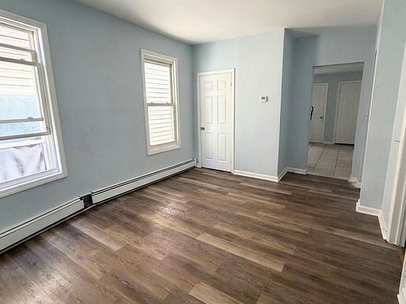 2nd image of 1060 Bond St Floor 2