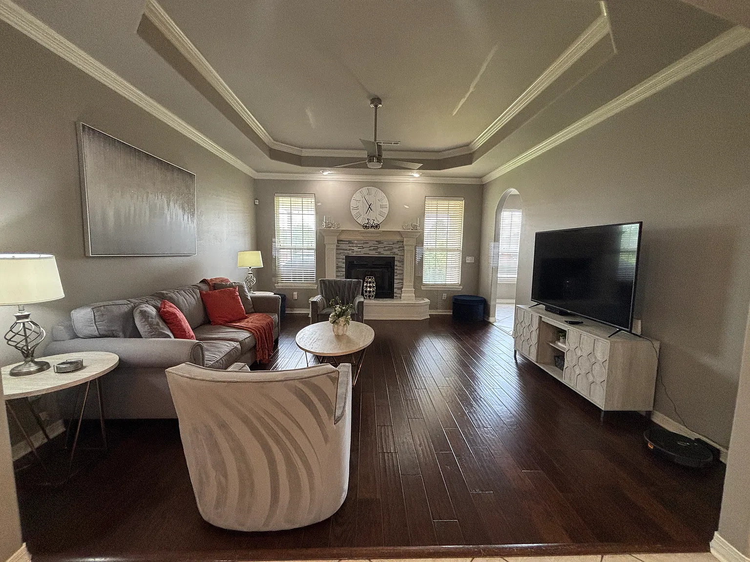 4 bed, 2022 sqft, $2,300 — Photo 2