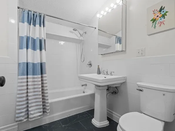 300 Communipaw Avenue image 15 of 32