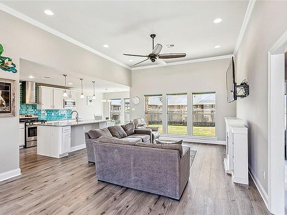 4th image of 404 Lakewood Dr