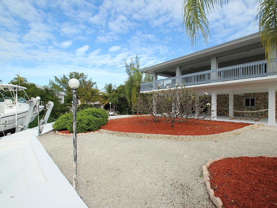 1st image of 667 Calle De Luna