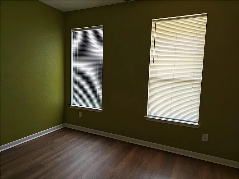 7915 Moss Springs Ct — Photo 6