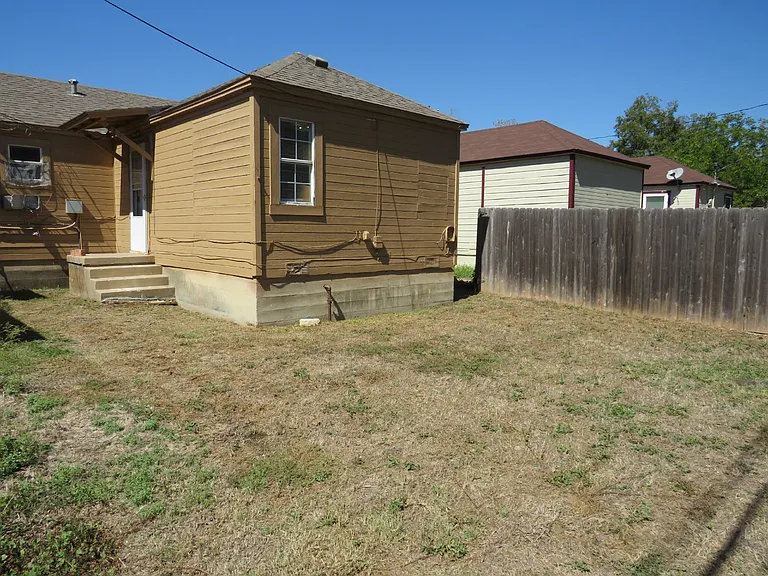 1305 S 5th St — Photo 12