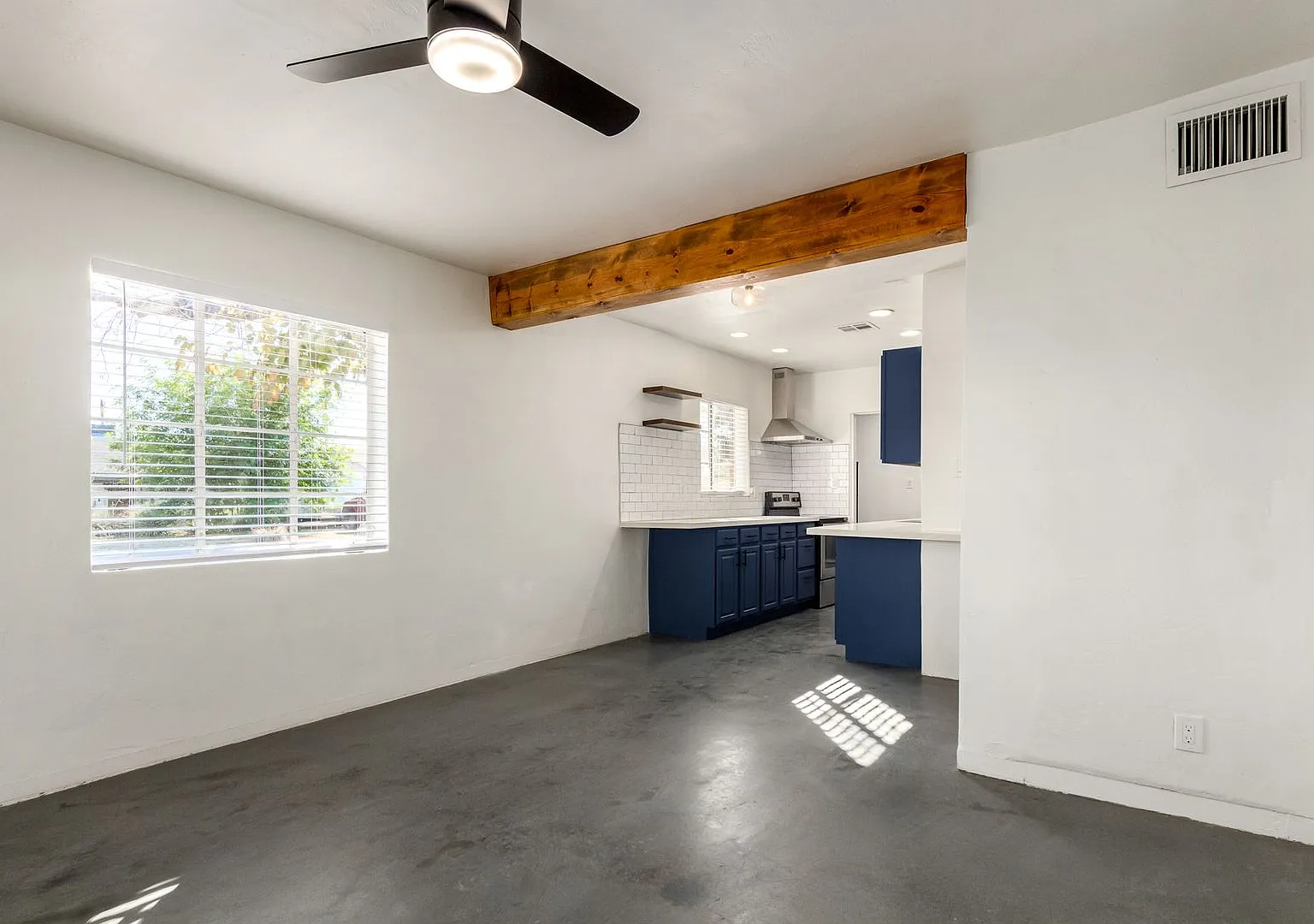 2452 E. Amelia Ave. — Photo 1