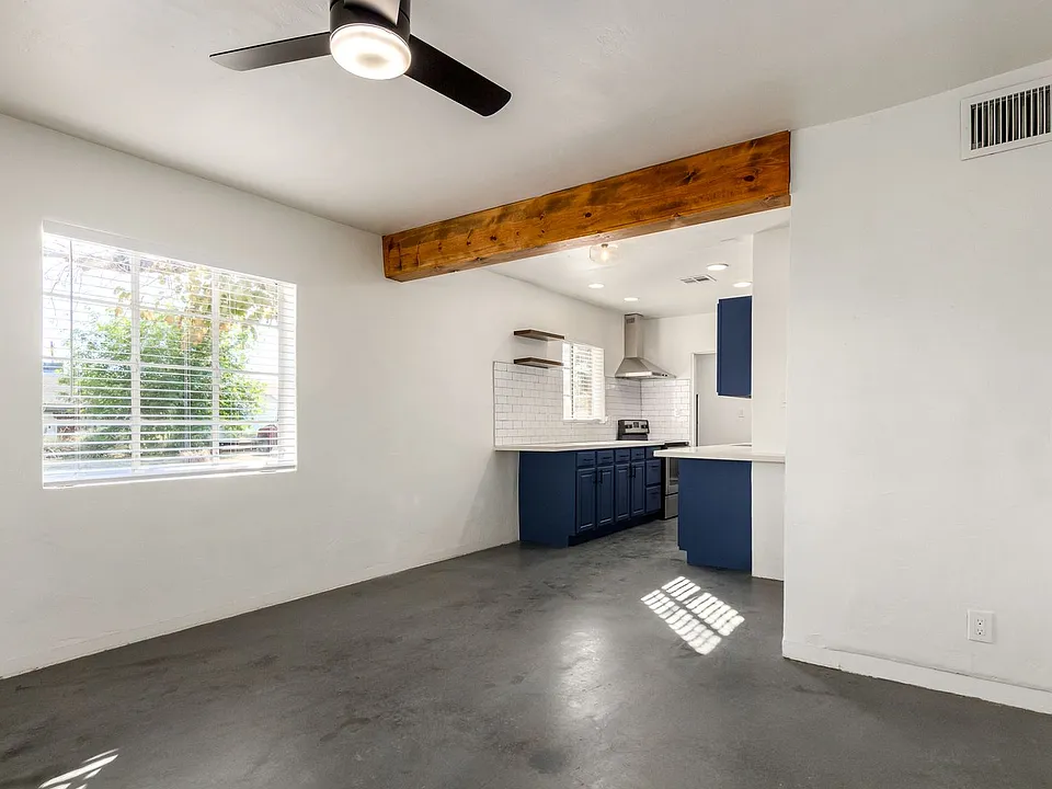 2452 E. Amelia Ave.