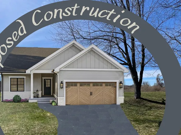 109 Edelweiss Dr, Fremont, MI 49412