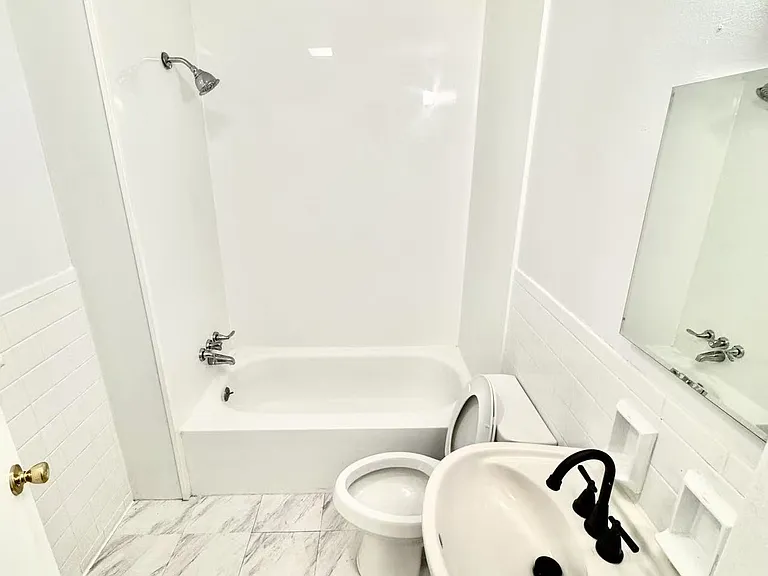 8-10 Brandywine Ln — Photo 11