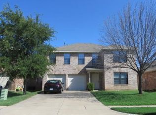 2811 Park Place Dr, Grand Prairie, TX 75052