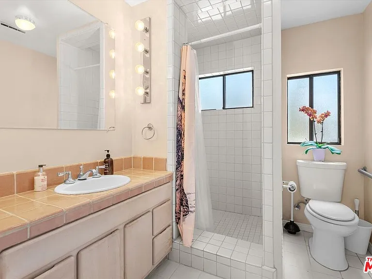 22954 Collins St — Photo 21