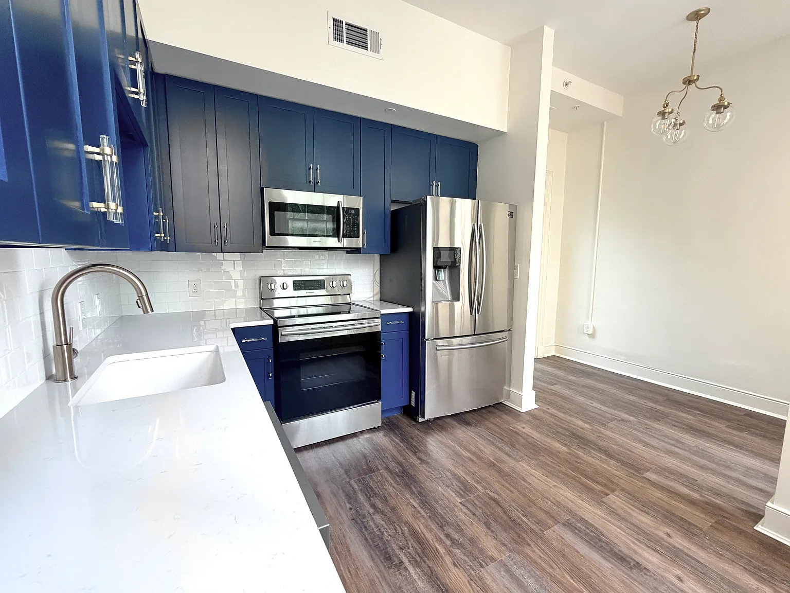 2 bed, 1060 sqft, $2,000 — Photo 4