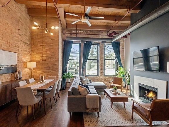 4th image of 1733 W Irving Park Rd APT 213