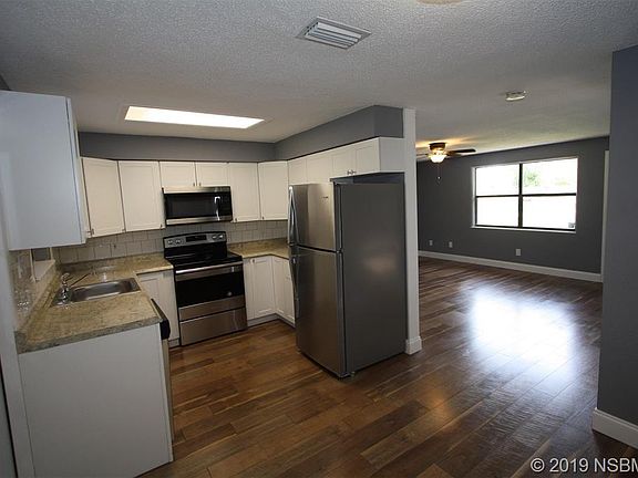4th image of 2532 Vista Palm Dr