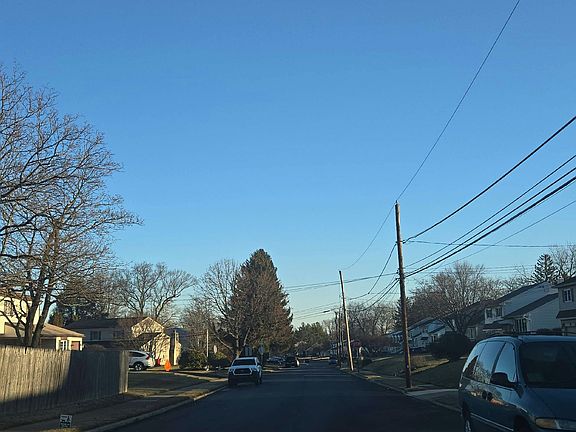 4th image of 535 Brook Ln