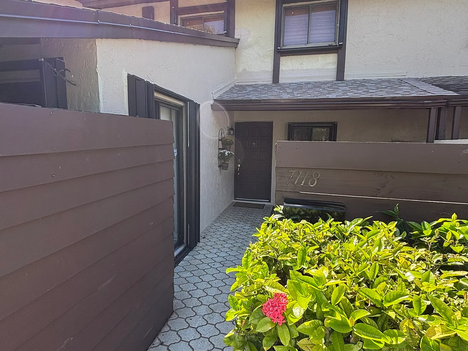 3 bed, 1438 sqft, $3,300 — Photo 2