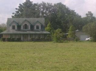 1128 County Road 672, Devine, TX 78016