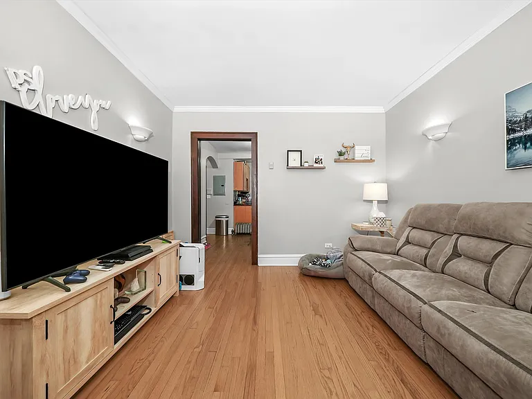 1929B Grove Ave #203 — Photo 2