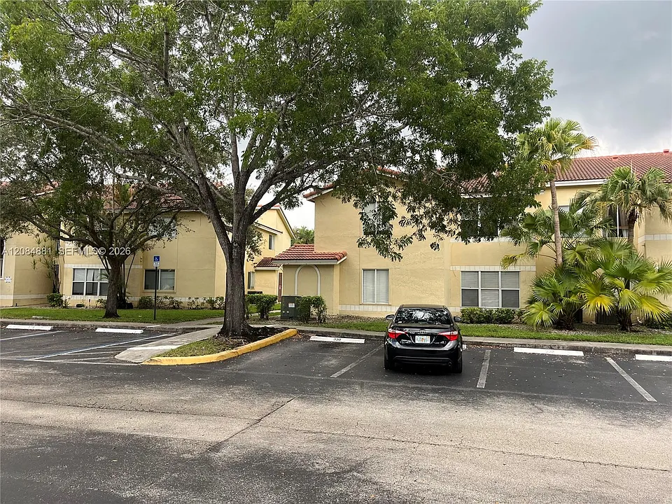 437 Vista Isles Dr #2211