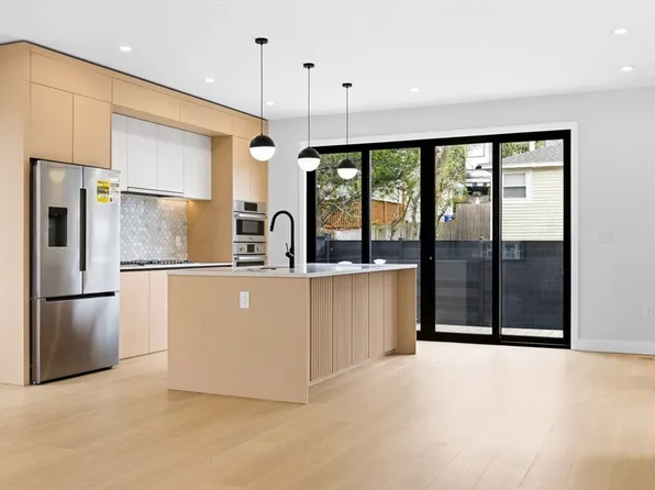 236 Lake St, Waltham, MA 02451