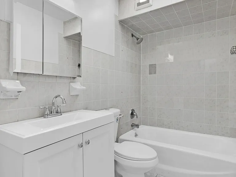 525 E 78th St #3 — Photo 8
