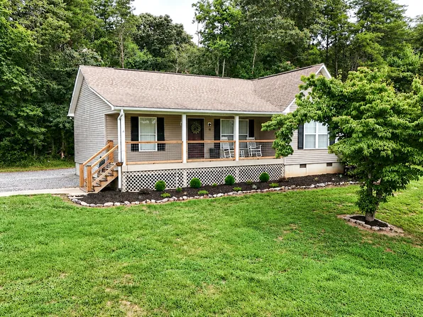 39 E Point Dr, Dahlonega, GA 30533