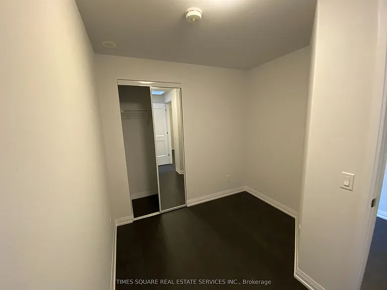 1050 Portage Pkwy #Townhouse 32 — Photo 13