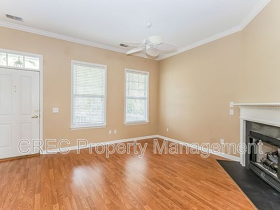 4th image of 105 Barberry St