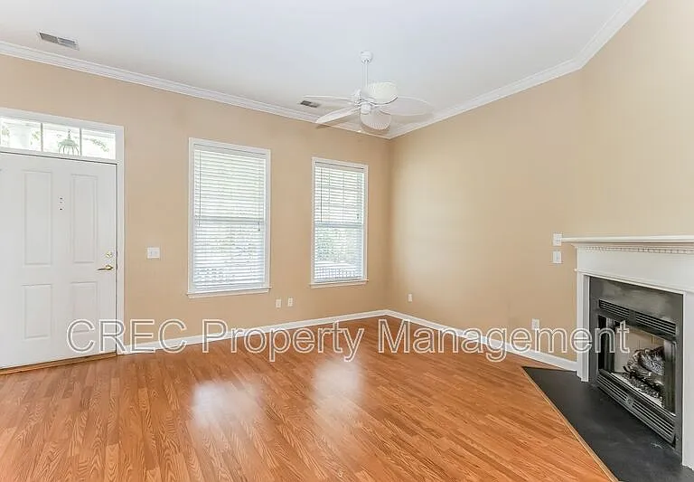 105 Barberry St — Photo 4