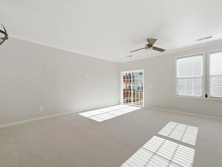 24678 Byrne Meadow Sq — Photo 4