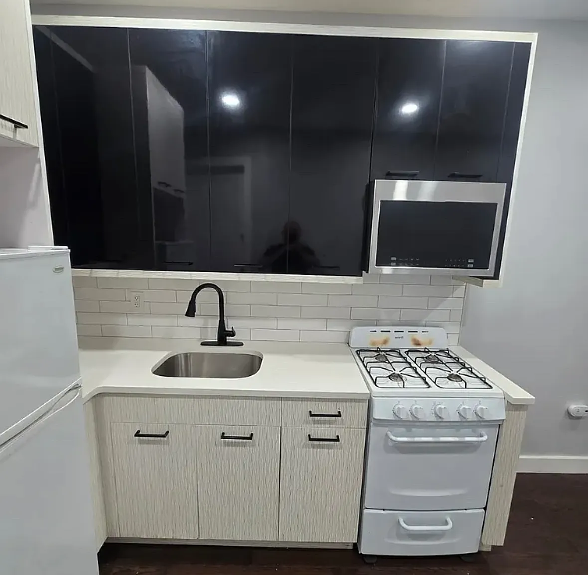 2 bed, $2,200 — Photo 1
