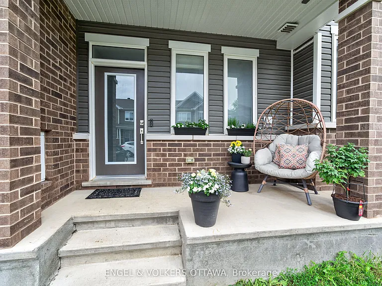 33 Focality Cres — Photo 2