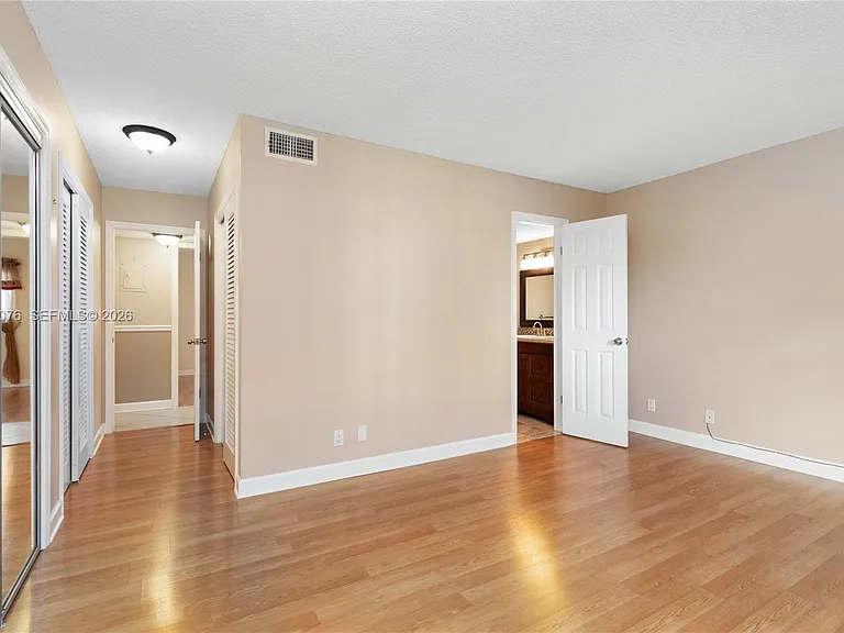 301 NE 14th Ave #307 — Photo 16