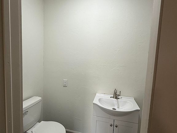 5th image of 215 S Ash St