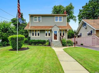 3320 3rd St, Oceanside, NY 11572