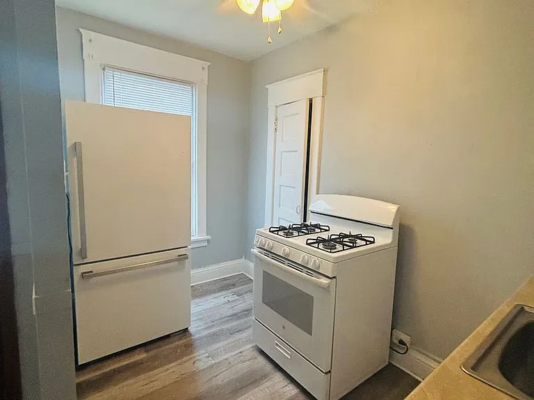 439 College Ave — Photo 5
