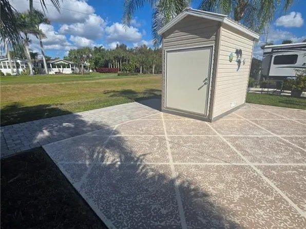 1647 Diamond Lake CIR, NAPLES, FL 34114