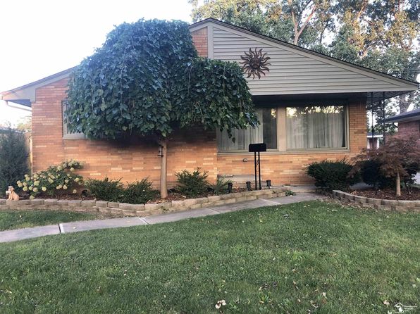 24609 Wood St, Saint Clair Shores, MI 48080