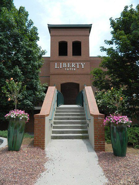 http://www.propertyboss.net/CustomerImages/EXCALIBR_92531/media/Properties/1607%20Liberty%20Lane%20(23DE)/zsmall_1607LI%201.jpg